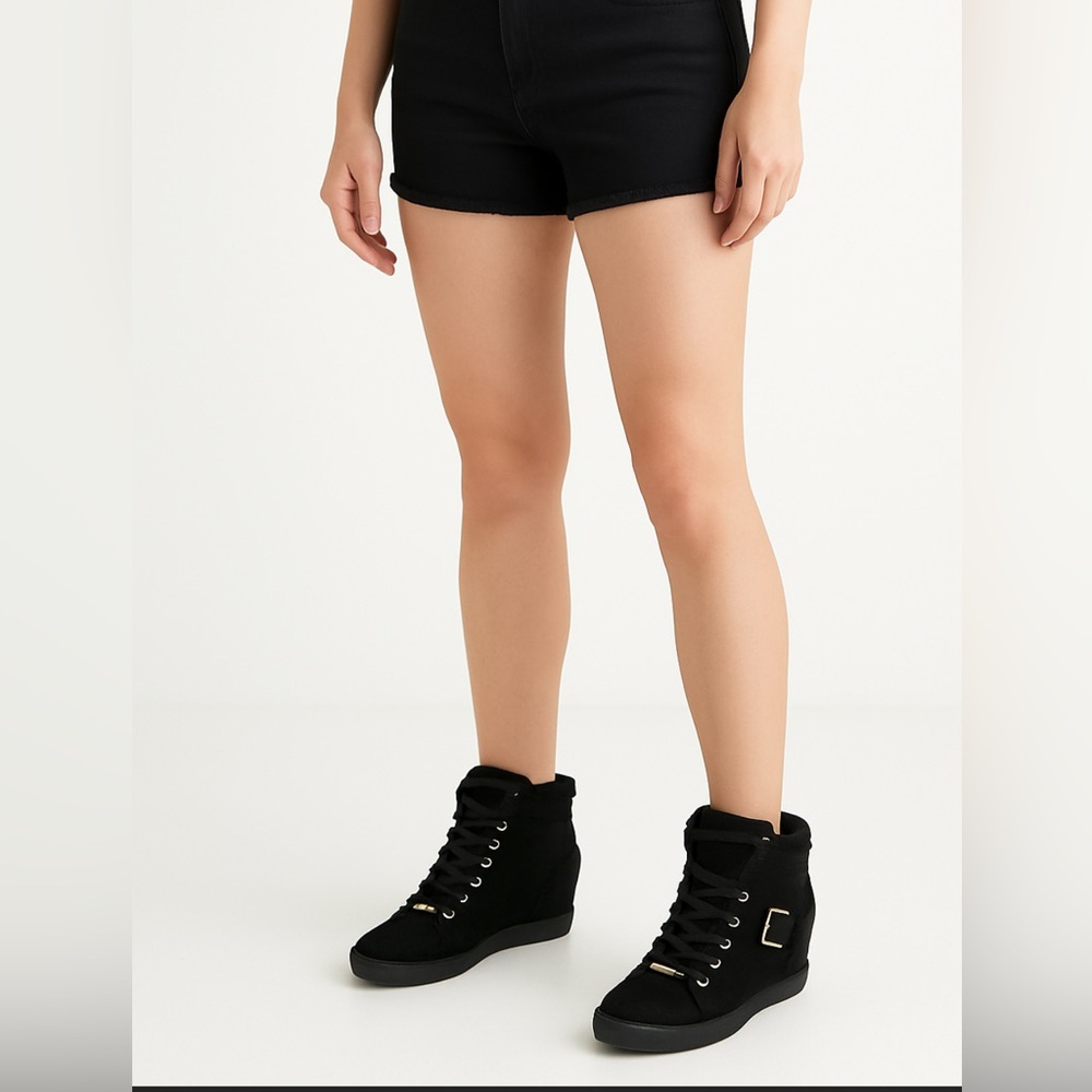 Call It Spring Black women’s Sneakers with Sleek Design Aprox. Size 5.5/6 (D9)✨